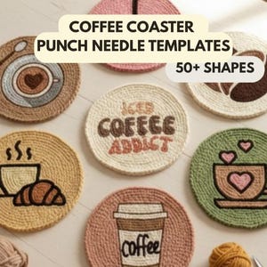 Può includere: Una collezione di sottobicchieri per caffè fatti a mano con vari disegni, tra cui tazze di caffè, cuori e la scritta "Iced Coffee Addict". I sottobicchieri sono realizzati con la tecnica del punch needle e sono disponibili in una varietà di colori e forme. Il testo sull'immagine recita "Coffee Coaster Punch Needle Templates 50+ Shapes."