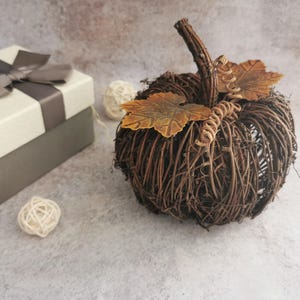 Décoration de citrouille tissée avec tige en métal, centre de table de récolte d'automne pour Thanksgiving