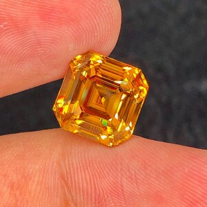 Mästerligt slipad kejserlig zirkon: 11,73 ct utstrålande fängslande och raffinerad briljans