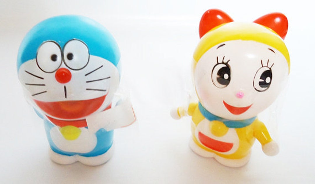 本物のドラえもんとドラミちゃんのラバーフィギュア。80年代