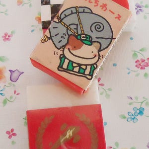 Set di tre gomme da cancellare giapponesi vintage.