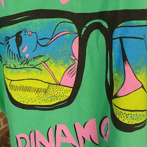 Die Authentisch 80er Jahre. Sonnenbrille. T-Shirt.