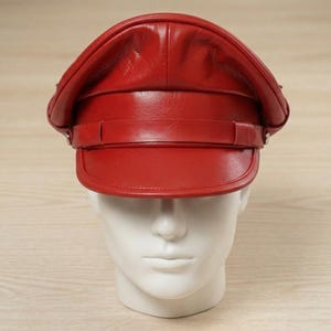 以下が含まれることがあります： 斑点のあるマット仕上げのセラミックマグカップ3個セット。マグカップはクリーム、ライトグレー、ダークグレーの色合いです。各マグカップはシンプルでミニマリストなデザインです。