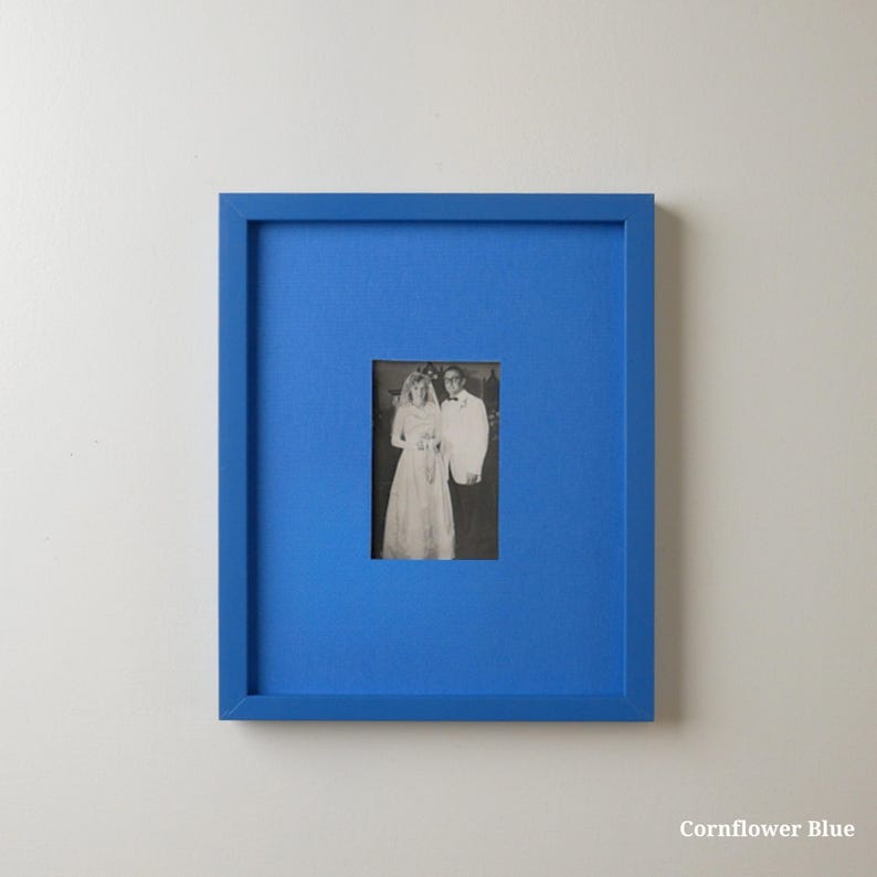 Pode incluir: Um conjunto de tr&ecirc;s canecas de cer&acirc;mica com acabamento fosco e salpicado. Cada caneca apresenta uma cor diferente: azul claro, creme e cinza. As canecas t&ecirc;m um design simples e moderno e uma al&ccedil;a confort&aacute;vel.