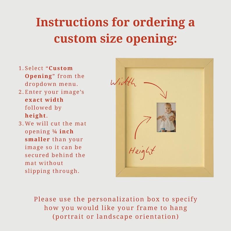 Op de afbeelding: Een ingelijste foto met instructies voor het bestellen van een opening op maat. De tekst bevat stappen voor het selecteren van een aangepaste opening, het invoeren van afmetingen en het snijden van de passe-partout. Een kleine foto is zichtbaar.