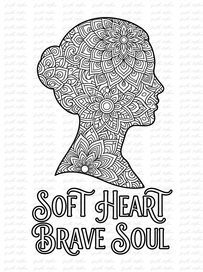 K&ouml;nnte beinhalten: Schwarz-Wei&szlig;-Illustration eines Frauenprofils mit Dutt und aufwendigen floralen Mandala-Mustern, die Kopf und Hals ausf&uuml;llen. Der Text "SOFT HEART BRAVE SOUL" befindet sich darunter.