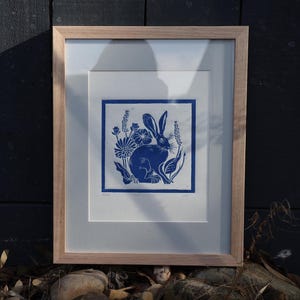 &quot;Limited Edition Linoldruck - &quot;&quot;Hasen in Blumen&quot;&quot; handgefertigtes Original Kunstwerk .&quot;