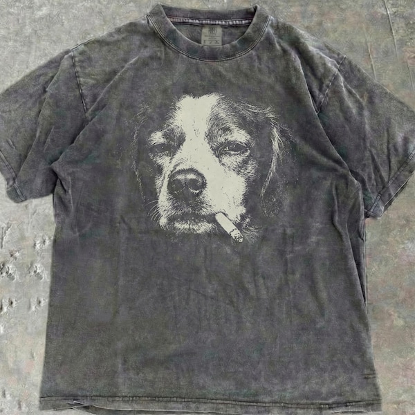 Bretagne T-Shirt - Perfektes Geschenk für Hundemütter oder -väter - Vintage Edgy Meme rauchender Hund mit Zigarette Y2K Grunge Comfort Farben T-Shirt