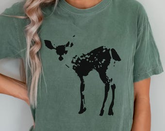 Minimalist Vintage Fawn Deer T-Shirt – Cute Baby Deer Graphic Tee