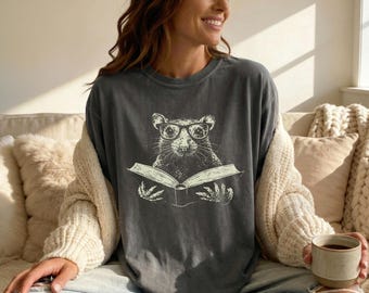 Ratte Lesebuch T-Shirt Komfort Farben Vintage Style Distressed Graphic Tee für Buch-Liebhaber Bücherwurm Geschenk Literarisches Tier Shirt