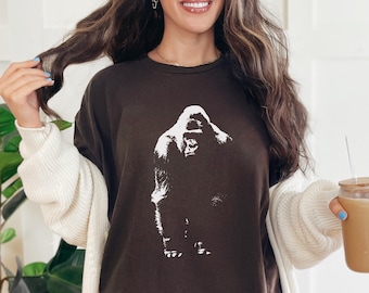 Gorilla Primate Silhouette T-Shirt: Minimalist Jungle Ape Graphic Tee for Strong Animal and Nature Lovers