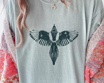Magpie Bird Tee – Vintage Flying Bird Line Art Shirt, Minimal Wildlife Graphic, Nature Gift for Bird Lovers