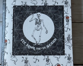 Carnet de scrapbooking sur le thème d'Halloween – Journal fait main pour scrapbooking, journal saisonnier, quotidien d'octobre
