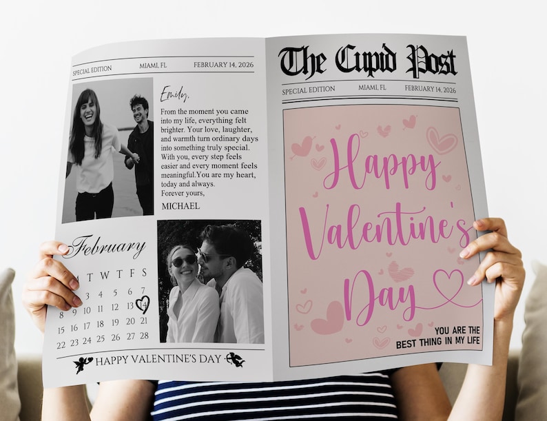 Peut inclure: Un cadeau de Saint-Valentin de style journal avec des photos et du texte. Le titre se lit "The Cupid Post" avec "Happy Valentine's Day" en script rose. Des photos de couples et un calendrier sont &eacute;galement pr&eacute;sent&eacute;s.