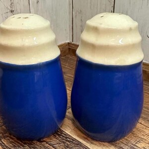 Vintage Universal Pottery Oxford 1940's Kobalt Blau und Creme Salz und Pfefferstreuer