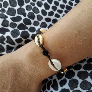 Cowrie shell bracelet, tropical puka bracelet, natural conch jewelry, gold puka bracelet, silver puka bracelet, bridesmaids gift, disc charm