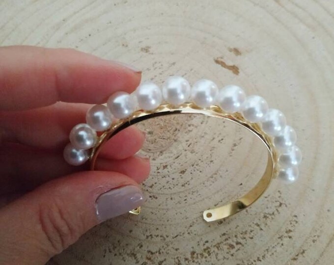 Modern open cuff with pearls