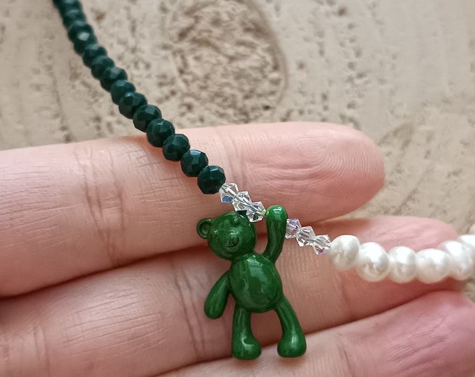 Teddy bear mod pearl necklace