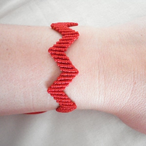 Zig zag macrame bracelet, arrows handwoven cord bracelet, unisex jewelry, geometric pattern bracelet, monochromatic wristband, Greek jewelry
