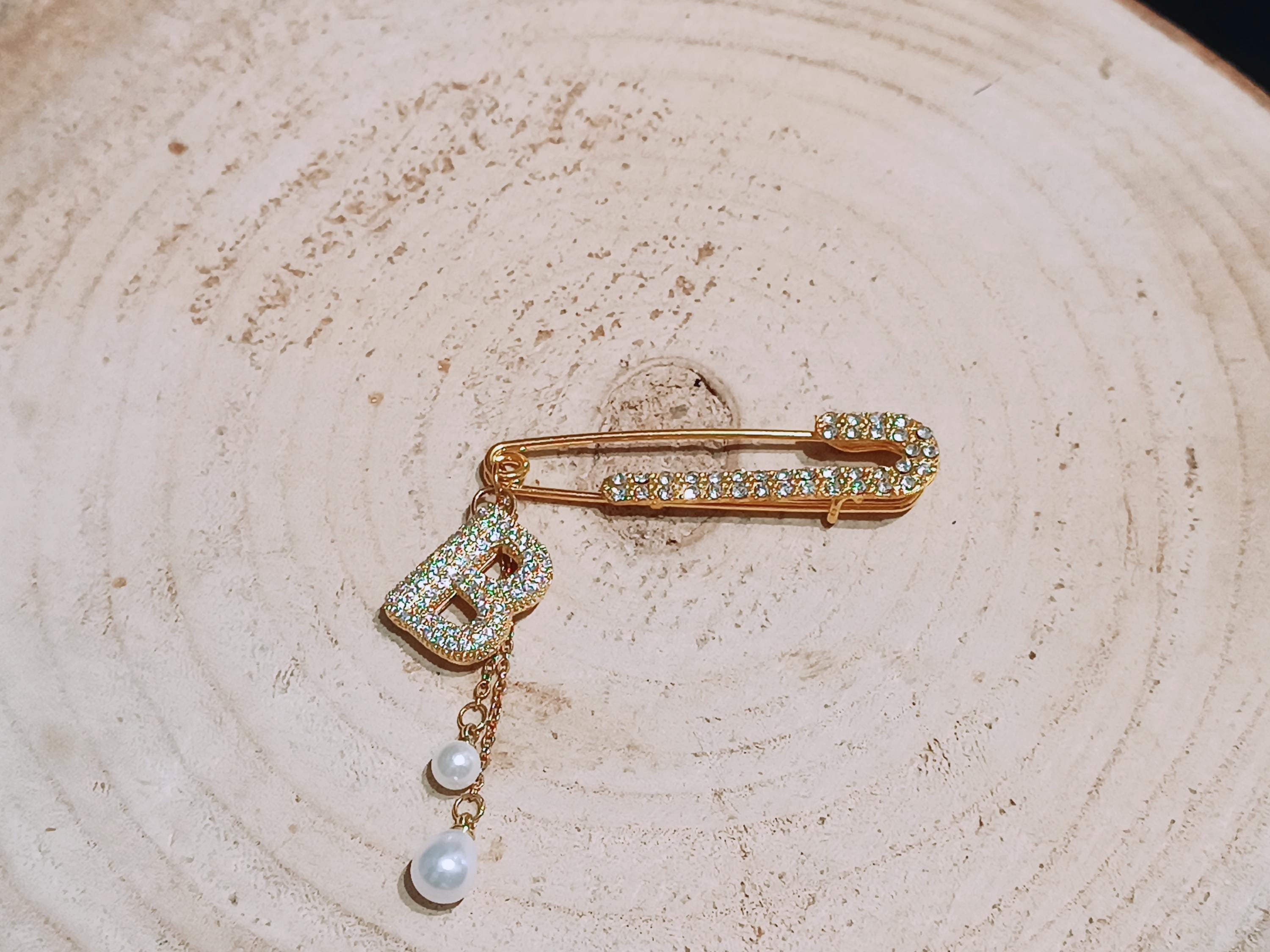 Full Rhinestone Greek Letter GAMMA Brooch – Custom Initial Pin, Stainless Steel, Bling Bling Jewelry Gift