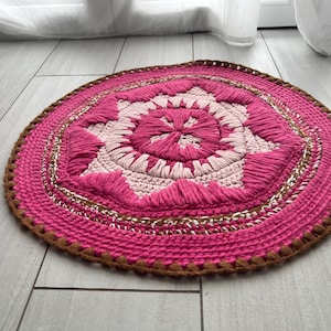 Crochet rug, handmade; recycled materials