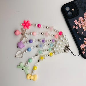 Customizable keychain phone charm.