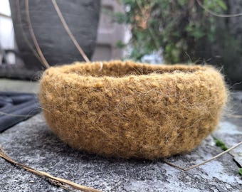 Bol en laine feutrée fait main, vert olive clair, bronze