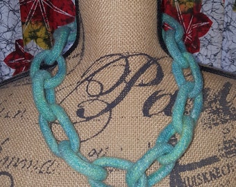 Collier felted link en bleu et aqua