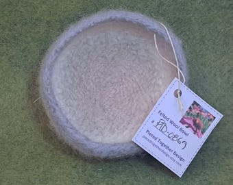 Bol en laine feutrée fait main, beige clair et gris