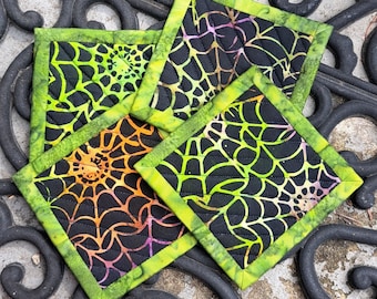 Sous-verres matelassés faits à la main Halloween - Ensemble de sous-verres matelassés de quatre - Sous-verres matelassés faits à la main - Toile d’araignée de sous-verres matelassés faits à la main