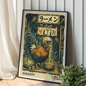 Peut inclure: Impression d'art encadrée représentant un coq portant un casque et mangeant des nouilles ramen. L'œuvre a une esthétique vintage avec du texte japonais et le mot "Scrappy" en bas. Un bol de nouilles et une garniture sont également visibles.