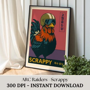 Könnte beinhalten: Gerahmter Kunstdruck mit einem Hahn, der einen Helm und eine Schutzbrille trägt. Der Hahn ist in Orange, Schwarz und Grün vor einem roten Hintergrund dargestellt. Das Wort "SCRAPPY" wird in Gelb angezeigt, darunter koreanischer Text.