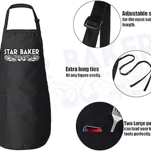 Op de afbeelding: Een zwart schort met de witte tekst STAR BAKER en een decoratieve krul eronder. Het schort is voorzien van een verstelbare nekband, extra lange taillebanden en twee grote voorzakken voor het opbergen van diverse keukengereedschappen.