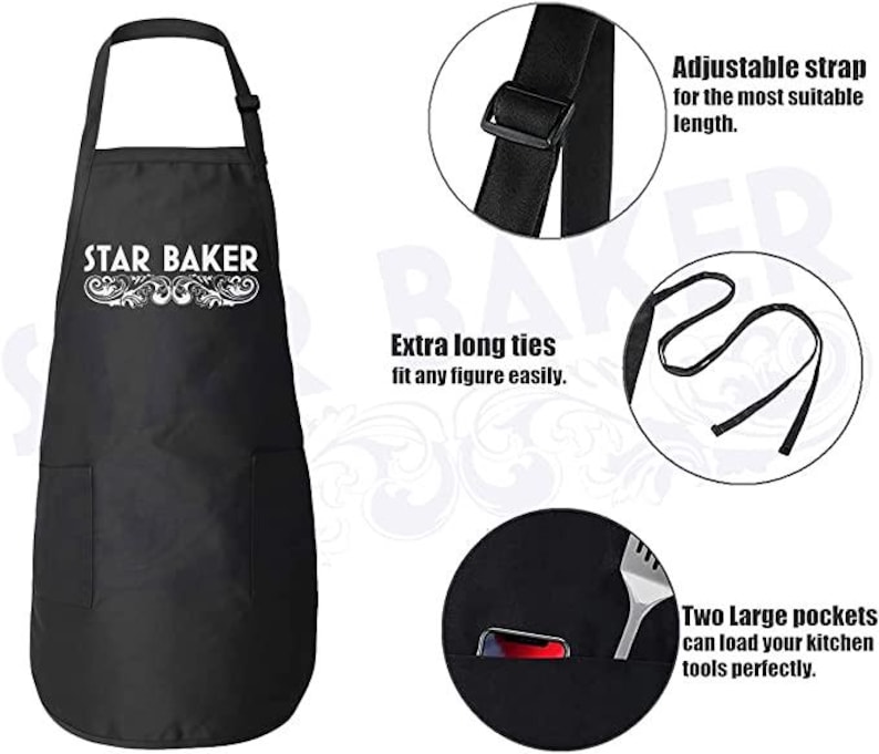Op de afbeelding: Een zwart schort met de witte tekst STAR BAKER en een decoratieve krul eronder. Het schort is voorzien van een verstelbare nekband, extra lange taillebanden en twee grote voorzakken voor het opbergen van diverse keukengereedschappen.