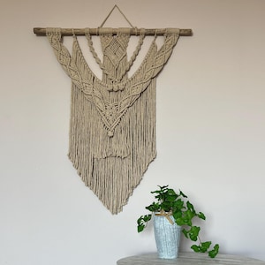 Handgefertigter Makramee - Wandbehang aus Baumwolle für Zuhause & Boutique