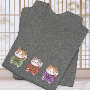 Maneki Neko Cat Shirt – Japanese Kimono Lucky Cats Tee – Cute Asian Cat Gift for Cat Lovers