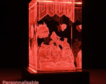 Gepersonaliseerde 3D-gravure in kristal – RGB LED – Retro gamer cadeau geïnspireerd op DOOM 1993 – Unieke geek decoratie