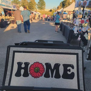 Welcome Mat | Red Daisy Inspired Doormat | Home BMFS | Made for Indoor or Outdoor Use afbeelding 2
