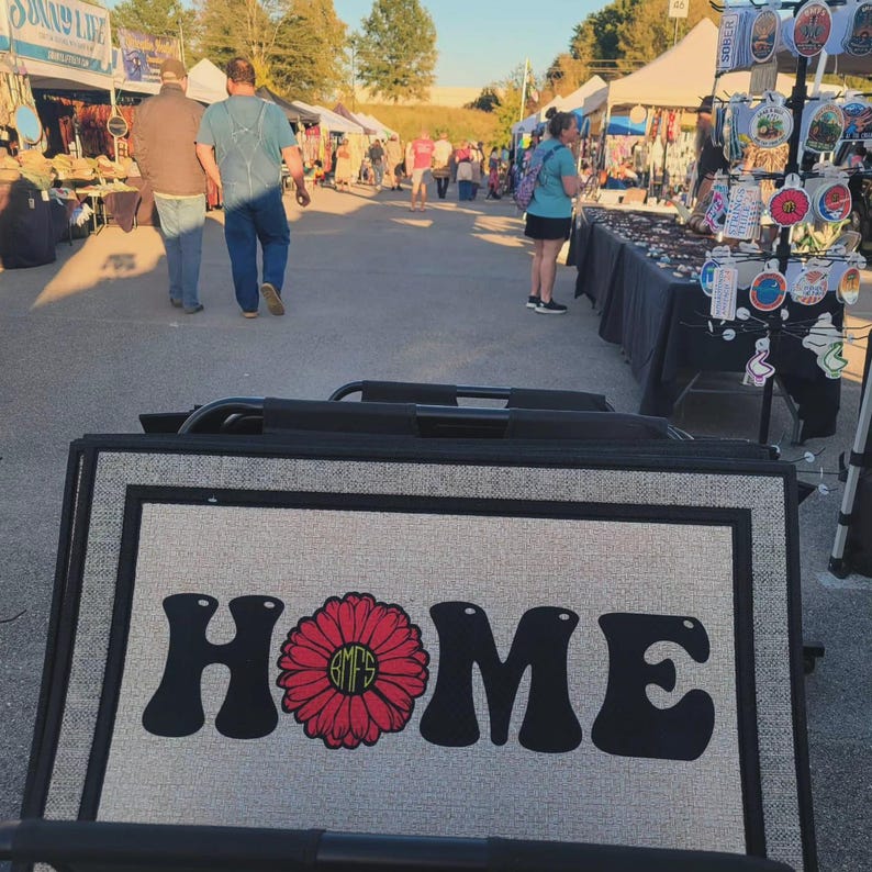 Welcome Mat | Red Daisy Inspired Doormat | Home BMFS | Made for Indoor or Outdoor Use afbeelding 2