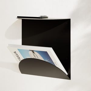 Floating Metal Wall Shelf with Book Holder, Modern Wall Mounted Bookshelf for Magazines, Minimalist Display Rack for Living Room and Bedroom