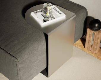 Tavolino minimalista in metallo a forma di C: divano, comodino, tavolino da caffè