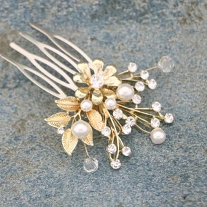 pearl wedding hair accessories Gold veil comb Side bridal headpiece Rose gold Wedding hair comb Crystal Bridal comb Wedding hair jewelry