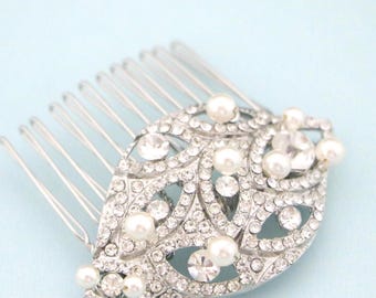 Silver Wedding hair comb Bridal hair clip Pearl Wedding comb Bridal hair accessories for bun Wedding headpiece Crystal Bridal hair comb Boho