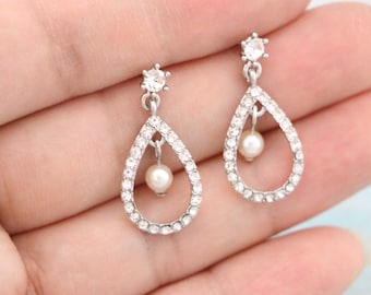 Swarovski Pearl Crystal Bridal Earrings, Silver Tone Dangle Wedding Jewelry Rhinestone earrings Pearl earrings Bridesmaid earrings Bridal