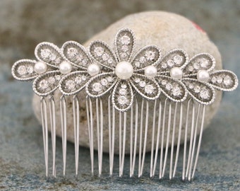 Pearl side comb Silver Wedding hair comb Bridal hair jewelry Wedding hair accessories for bun Bridal hair comb Rhinestone comb headpiece