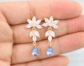 Boucles d'oreilles bleu poussiéreux Boucles d'oreilles bleu poussiéreux mariée Boucles d'oreilles cristal bleu poussiéreux Boucles d'oreilles goutte bleu poussiéreux Boucles d'oreilles de demoiselles d'honneur marine