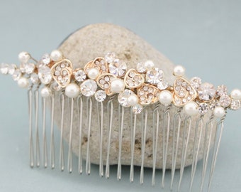 Bridal hair comb Side bridal headpiece Wedding hair accessories Gold Bridal comb Pearl and Crystal Wedding hair comb Bridal hair jewelry