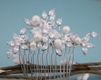 Pearl Crystal Bridal Hair Pieces Wedding Hair Accessories for Bun CZ Wedding hair comb Pearl side comb Bridal hair jewelry Wedding comb Boho