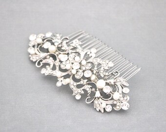 Bridal hair clip Silver Wedding hair comb updo Pearl Wedding comb Bridal hair accessories for bun Crystal Bridal hair comb Wedding hair clip