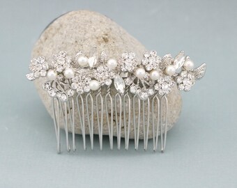 Rhinestone bridal hair comb updo Silver Wedding comb Pearl side comb Bridal hair jewelry Wedding hair comb for bun Wedding hair accessories